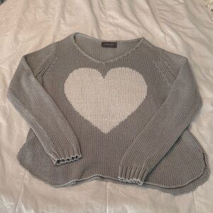 Wooden Ships Light Gray V-Neck Sweater with Cream Heart